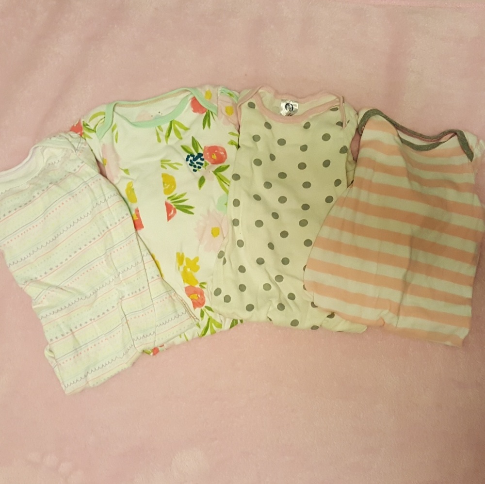 0 to 6 size sleep gowns lot